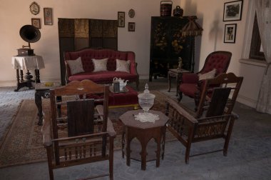 Batu Gajah, Ipoh, kalede Kellie'nın en ünlü ve önemli simgesel yapı Perak devlet biridir. Burada tarihin Ipoh, kauçuk ve teneke nesil refah kanıtlamak oldu. Yerel insanlar perili ev çağrı.
