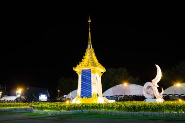 Phuket, Tayland - 25 Ekim 2017: Royal Majesteleri geç Kral Bhumibol Adulyadej kremasyon. İhtişam ve Tayland'ın tarihi mimarisi, tüm zarif eğrileri ve fırfırlar birleşimi. Çarpıcı bir mimaridir.