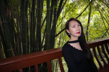 Leshan dev Buda bir 71 metre yüksekliğinde taş heykel olduğunu. Bir kentin katlı mirası sürekli mevcut olduğunu. Antik harikalar görkemi izin antik bir nimet deneyim. Nefes kesen doğa doğal ve kültürel harikası kombinasyonu.