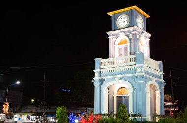 Surin Circle, Phuket kasabasının merkezinde, Phuket kasabasının ana yolunun kavşağında, bu kavşağın merkezinde tarihi bir saat kulesi bulunan bir kavşak. Burası Phuket kasabasının simgesidir..