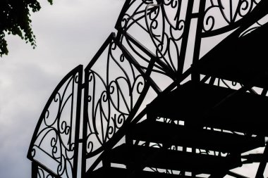 Güzel bir kafesin silueti, perspektif