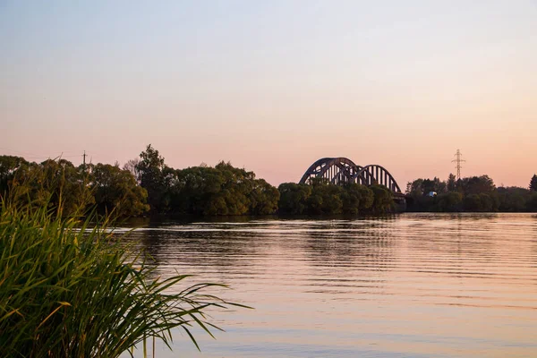 Beautiful Metal Arch Bridge River Reflection Bridge Water Sunset — Stock Photo, Image