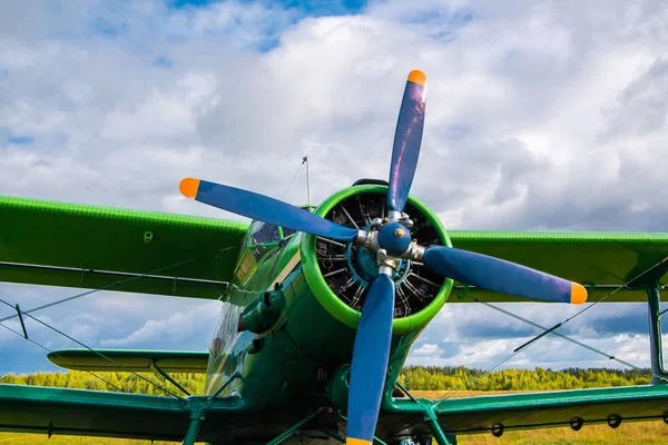 Vintage Aircraft Preparing Take Background Stormy Sky — Stock Photo, Image