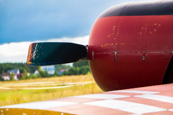 Aviones Antiguos Preparándose Para Despegar Fondo Cielo Tormentoso — Foto de Stock