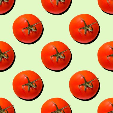 Yeşil arka planda sebzesiz taze domates deseni..