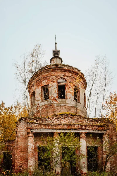 Vecchia Casa Pietra Abbandonata Nella Foresta Autunnale Rovine Antico Edificio — Foto Stock