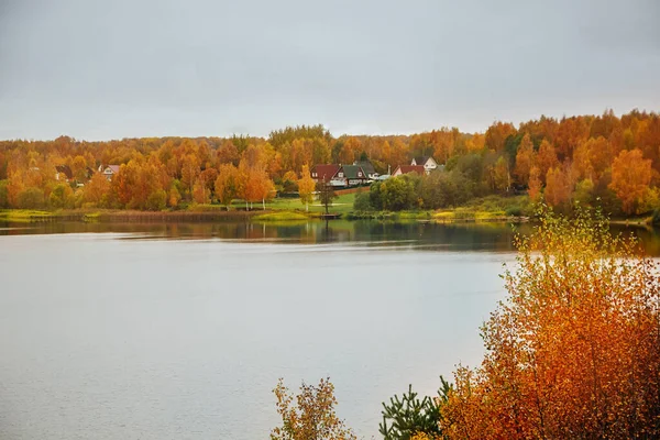 Ferienhäuser See Ländliche Ansichten Der Schönen Häuser Herbst — Stockfoto