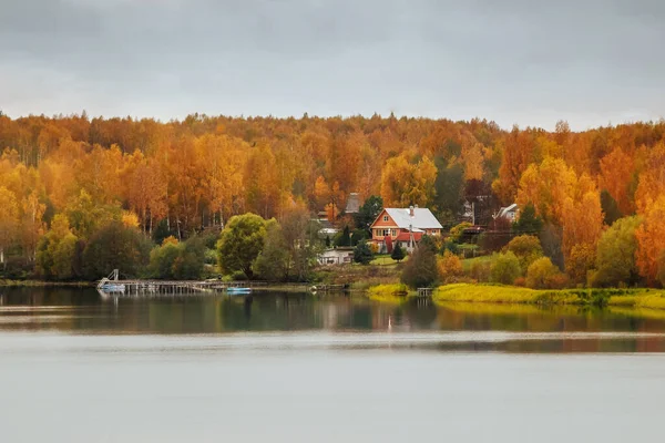 Cottages Lake Rural Views Beautiful Homes Autumn — Stock Photo, Image