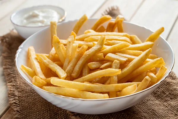 Frites Chaudes Dorées Avec Sauce Sur Fond Bois Aliments Rustiques — Photo