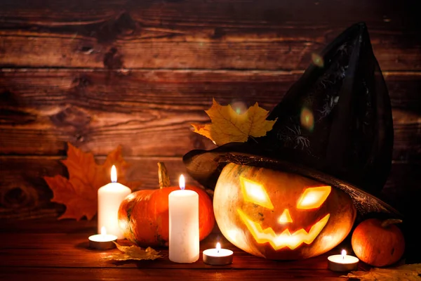 Frohes Halloween Kürbis Mit Hexenhut Auf Einem Hölzernen Hintergrund Platz — Stockfoto