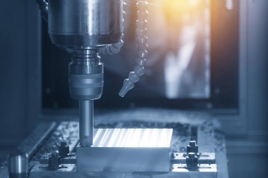 Metal enjeksiyon kalıp bölümü kare dizin-güçlü aracı ile kesme Cnc freze tezgahı. Yüksek teknoloji kalıp imalat süreci.