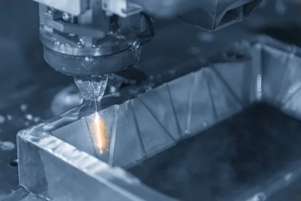 Cnc Draad Edm Machine Snijden Metalen Plaat Voor Maken Schimmel — Stockfoto