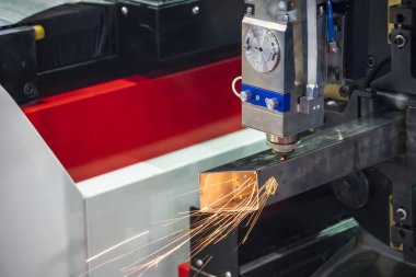 Cnc Lazer Kesim Makinası paslanmaz kare boru veya tüp delik olun. Merhaba-teknoloji üretim süreci.