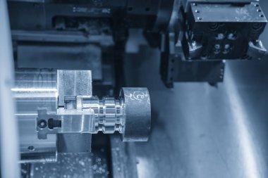 Hammadde işlem dönüm için aynalı Cnc Torna Makinesi. Modern işleme işlemi.