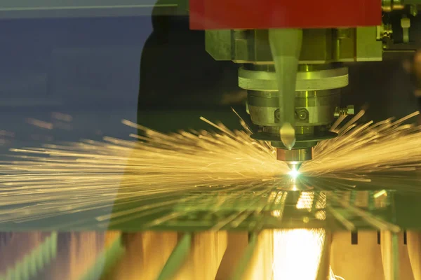 Close Cnc Laser Cutting Machine Cutting Metal Plate Sparking Light — Stock Photo, Image