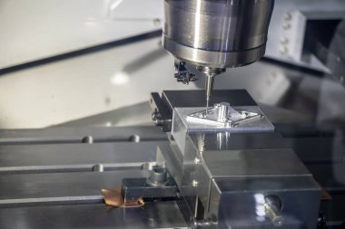 Enjeksiyon kalıp bölümü sağlam top frezeler aracı ile kesme Cnc freze tezgahı. Hi-teknoloji üretim süreci.