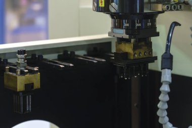 Edm, grafit elektrot ile elektrik deşarj makine. Modern üretim süreci.