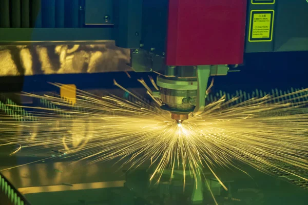 Close Van Cnc Laser Snijmachine Snijden Van Metalen Plaat Met — Stockfoto