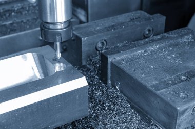 Merkezi matkap aracı ile lastik kalıp kısmında delik delme Cnc freze tezgahı. Lastik kalıp imalat süreci.