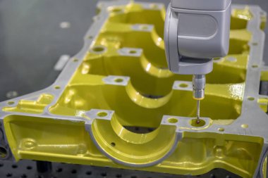 Çok eksenli Cmm makine ölçü alüminyum otomotiv bölümü. Otomotiv bölümü kalite kontrol kavramı.