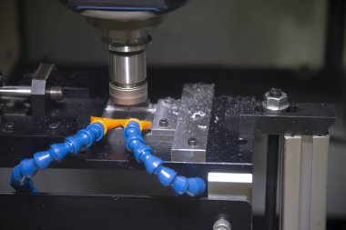 Enjeksiyon kalıp bölümü sağlam top frezeler aracı ile kesme Cnc freze tezgahı. Hassas kalıp kesim .