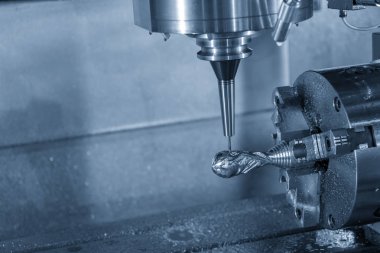 3-Eksen Cnc freze makinesi veya işleme merkezi iliştirin örnek bölümü sağlam top frezeler aracıyla ışık mavi sahnede kesme döndürme ekseni. Hi-teknoloji üretim süreci.