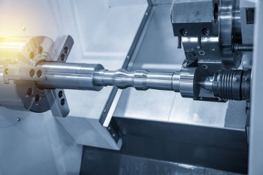 Cnc torna makinesi veya dönüm makine alüminyum çubuk kesme. Merhaba-teknoloji üretim süreci.