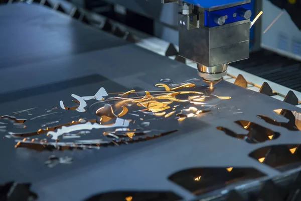 Cnc Fiber Laser Snijmachine Snijden Van Metalen Plaat Met Vonkende — Stockfoto