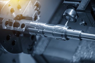 Groove yuvası çelik şaft mili freze tarafından kesme Cnc torna makinesi. Merhaba-teknoloji Otomotiv bölümü üretim süreci.