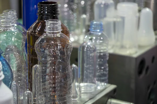 Los Diversos Tipos Productos Botellas Plástico Material Preforma Con Fondo — Foto de Stock