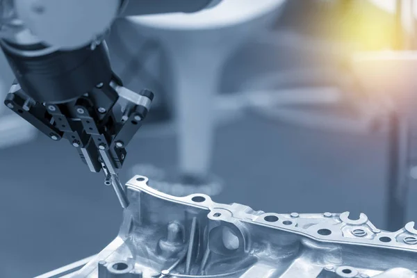 Brazo Robótico Atrapa Enchufe Acero Para Proceso Fabricación Alta Tecnología — Foto de Stock
