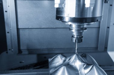 Enjeksiyon kalıp parçası katı topu son değirmen aracı tarafından kesme Cnc freze tezgahı. Kalıp üretim süreci.