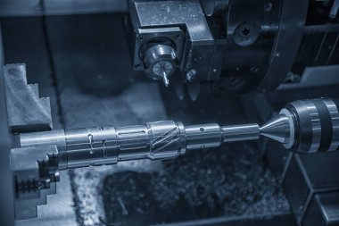 Groove yuvası çelik şaft mili freze tarafından kesme Cnc torna makinesi. Merhaba-teknoloji Otomotiv bölümü üretim süreci.