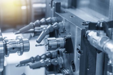 Çelik şaft, delik delme Cnc torna makinesi matkap aracı. Merhaba-teknoloji Otomotiv bölümü üretim süreci.