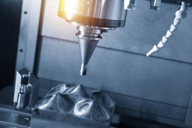 Cnc freze enjeksiyon kalıp parçaları indekslenebilen RADIUS frezeler ışık mavi sahne ile Kesme Makinası. İşleme merkezi, kaba kesim işlemi.