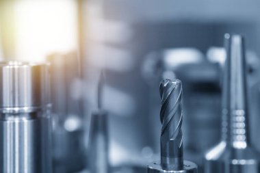 Cnc makine ışık mavi sahnesinde sağlam RADIUS son değirmen aracı. Merhaba-hız kesici alet Cnc makine için