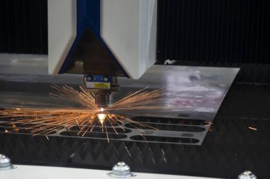 Parlak ışık ile sac plaka kesim Cnc fiber lazer kesim makinası. 