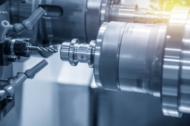 Araç dokunarak çelik şaft iplik yapma Cnc torna makinesi. Merhaba-teknoloji Otomotiv bölümü üretim süreci.