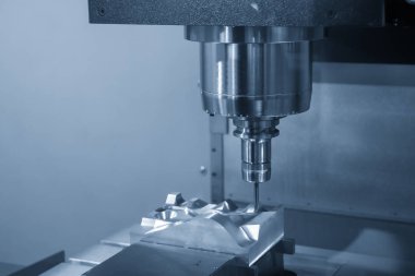 Enjeksiyon kalıp parçası katı topu son değirmen aracı tarafından kesme Cnc freze tezgahı. Kalıp üretim süreci.