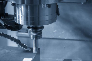 Cnc freze tezgahı çalışma. Kalıp parçası süreci dağınık olması sizin içinde dizin-güçlü RADIUS son değirmen aracı ile kesme Cnc freze makinesi.