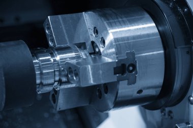 Hammadde işlem dönüm için aynalı Cnc Torna Makinesi. Modern işleme işlemi.