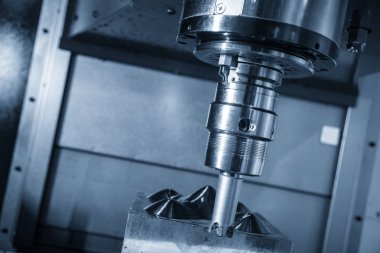 Cnc freze tezgahı çalışma. Kalıp parçası süreci dağınık olması sizin içinde dizin-güçlü RADIUS son değirmen aracı ile kesme Cnc freze makinesi.