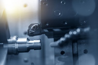 Cnc Torna veya iş parçacığı metal şaft kesme dönüm makine. Merhaba-teknoloji üretim süreci.