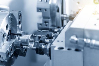 Cnc Torna veya silindirik bölümü delme kesme dönüm makine. Merhaba-teknoloji üretim süreci.