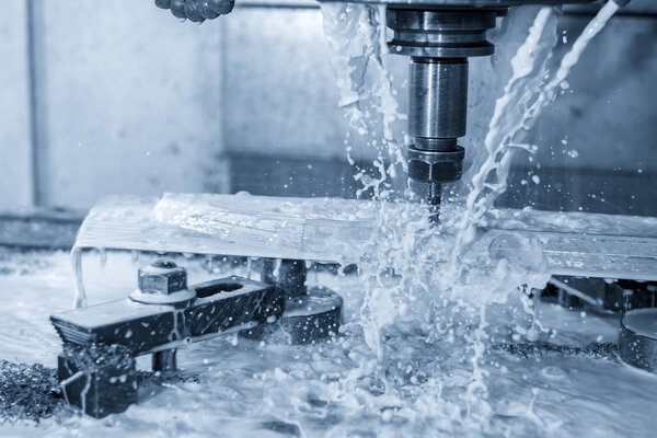 Фрезерный станок с ЧПУ резки формовочной части с твердосплавной мельницы инструмента.
.