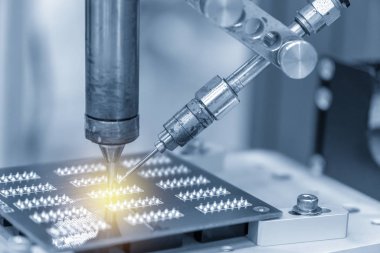 Elektronik pano ile lehimleme robot operasyon. 