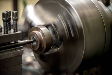 Torna makine metal parça kesme delik .