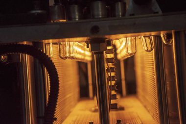 Plastik şişeler ve preform şekli.