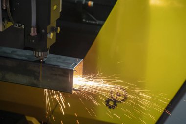 Cnc fiber Lazer Kesim Makinası .