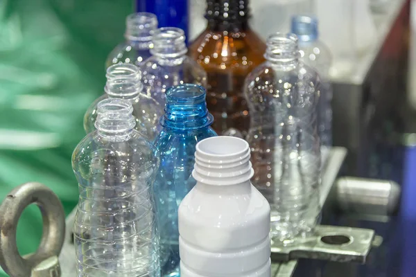 Los diversos tipos de piezas de muestra de botellas de PET . — Foto de Stock